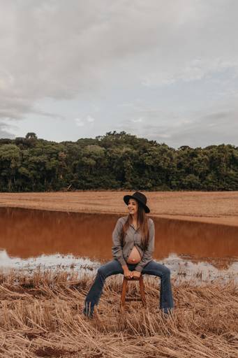 ensaio de gestante na fazenda