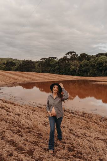 ensaio de gestante na fazenda