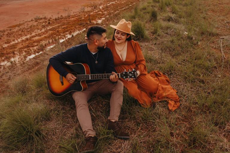 foto de gestante no pôr do sol