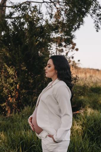 ensaio gestante moderno na natureza