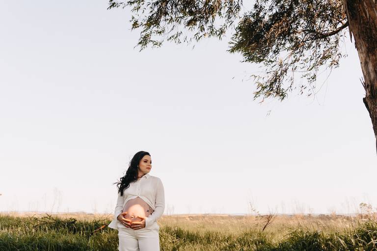 ensaio gestante moderno na natureza