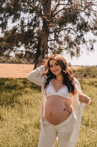 ensaio gestante moderno na natureza