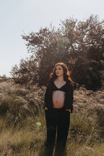 ensaio gestante moderno na natureza