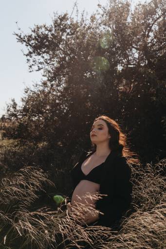 ensaio gestante moderno na natureza