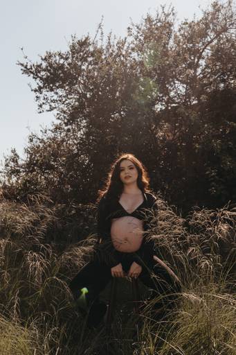 ensaio gestante moderno na natureza