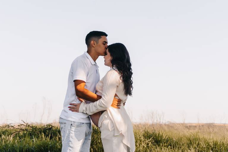 ensaio gestante moderno na natureza