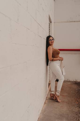 ensaio feminino urbano em dia de chuva