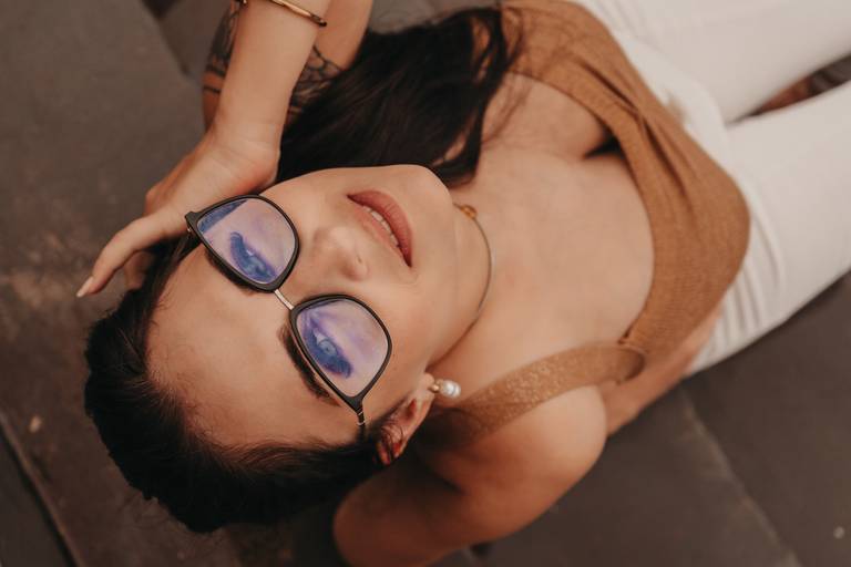 ensaio feminino urbano em dia de chuva