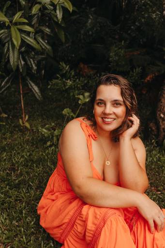 Ensaio natureza feminino em dia de chuva