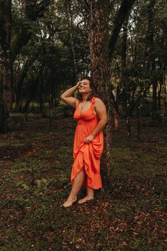 Ensaio natureza feminino em dia de chuva