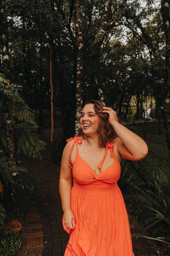 Ensaio natureza feminino em dia de chuva