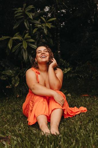 Ensaio natureza feEnsaio natureza feminino em dia de chuvaminino em dia de chuva