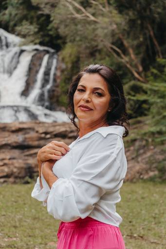 foto feminina em cachoeira
