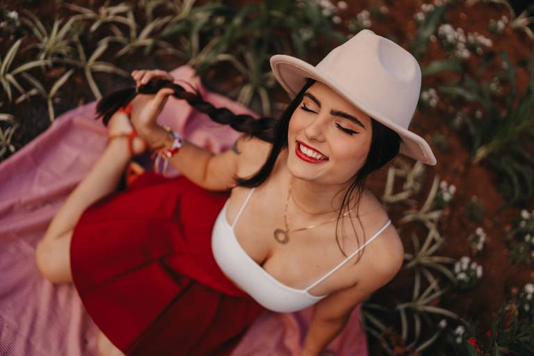 ensaio feminino delicado na natureza