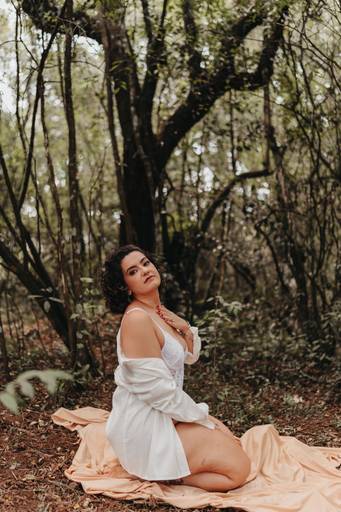 ensaio delicado na natureza intimista