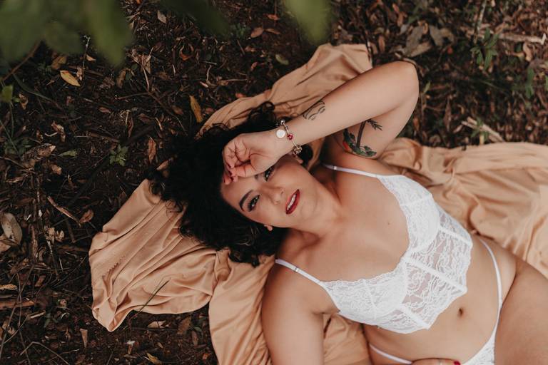 ensaio delicado na natureza intimista