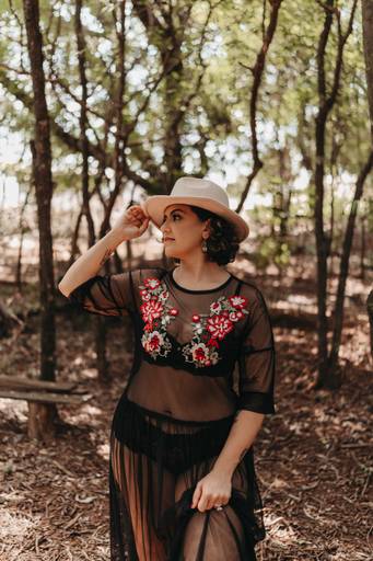 ensaio delicado na natureza intimista