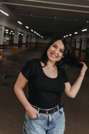 foto estacionamento feminino urbano