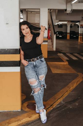 foto estacionamento feminino urbano