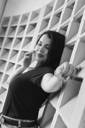 foto estacionamento feminino urbano