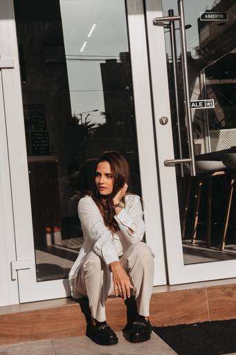 fotos femininas rua café