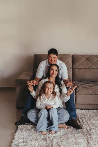 gestante na casa confortável