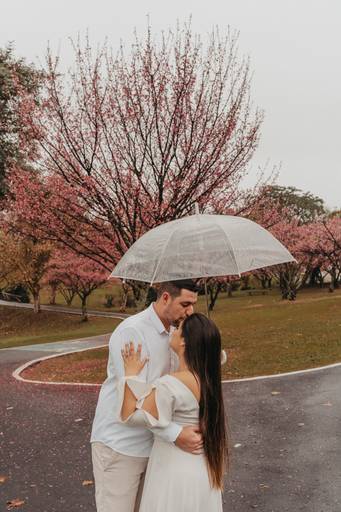 casal na chuva