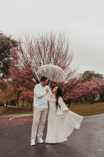 casal na chuva