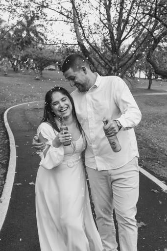casal com cerveja