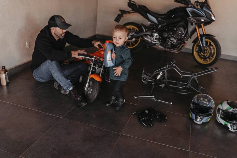Pai e filho - mecanica - ensaio de dia dos pais