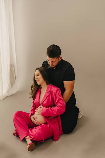 gestante estúdo look rosa