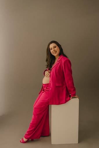 gestante estúdo look rosa