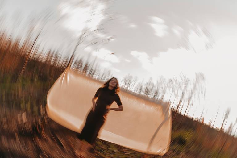 Ensaio gestante no meio da queimada