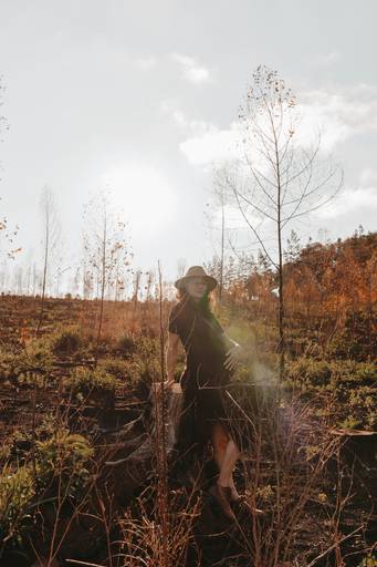 Ensaio gestante no meio da queimada