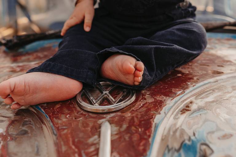 ensaio mãe e filho - infantil - 6 meses com carro (fusca)