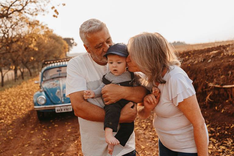 ensaio mãe e filho - infantil - 6 meses com carro (fusca)