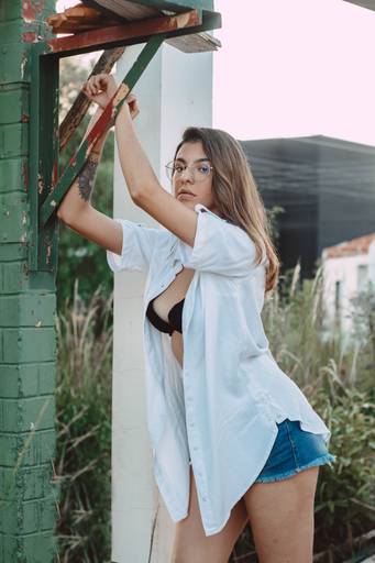 Ensaio Sensual feminino em um lugar abandonado em Guarapuava