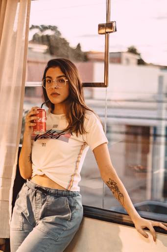 Ensaio feminino comendo