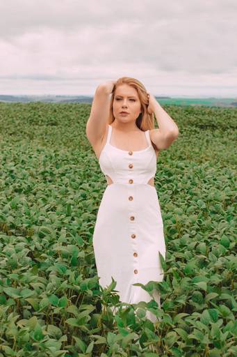 Ensaio feminino nem uma plantação de soja
