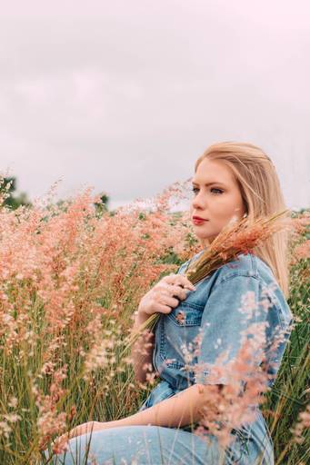 Ensaio feminino na natureza com flores