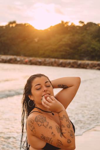 Ensaio no nascer do sol na praia em Floripa