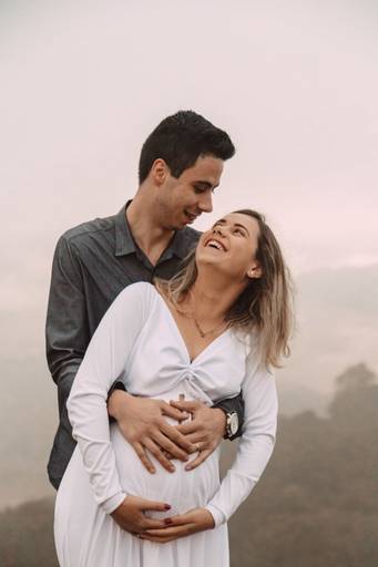 Ensaio gestante com vestido longo