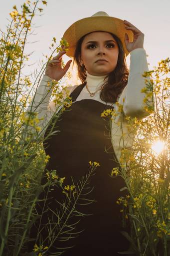 Ensaio feminino com canolas