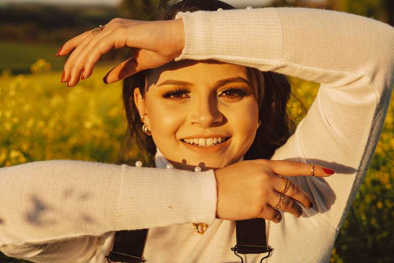 Ensaio feminino com canolas