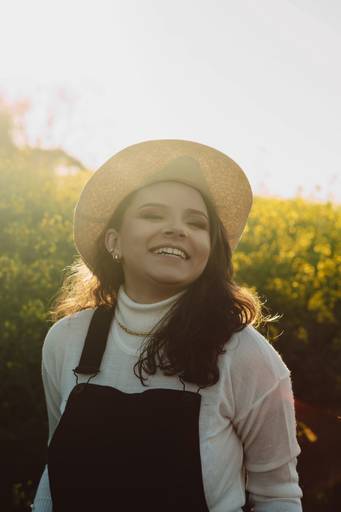 Ensaio feminino com canolas