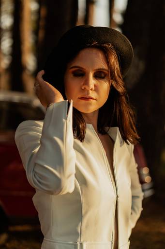 ensaio fotográco feminino com chapéu