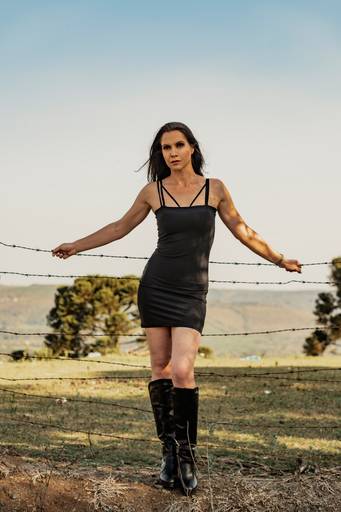 Ensaio feminino com vestido preto