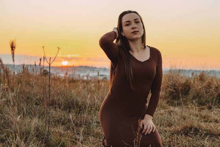 Ensaio feminino no por do sol