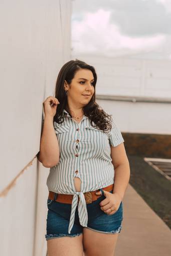 fotos feminina no estacionamento