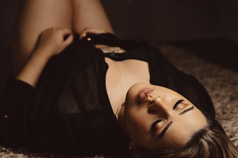 ensaio intimista em tapete